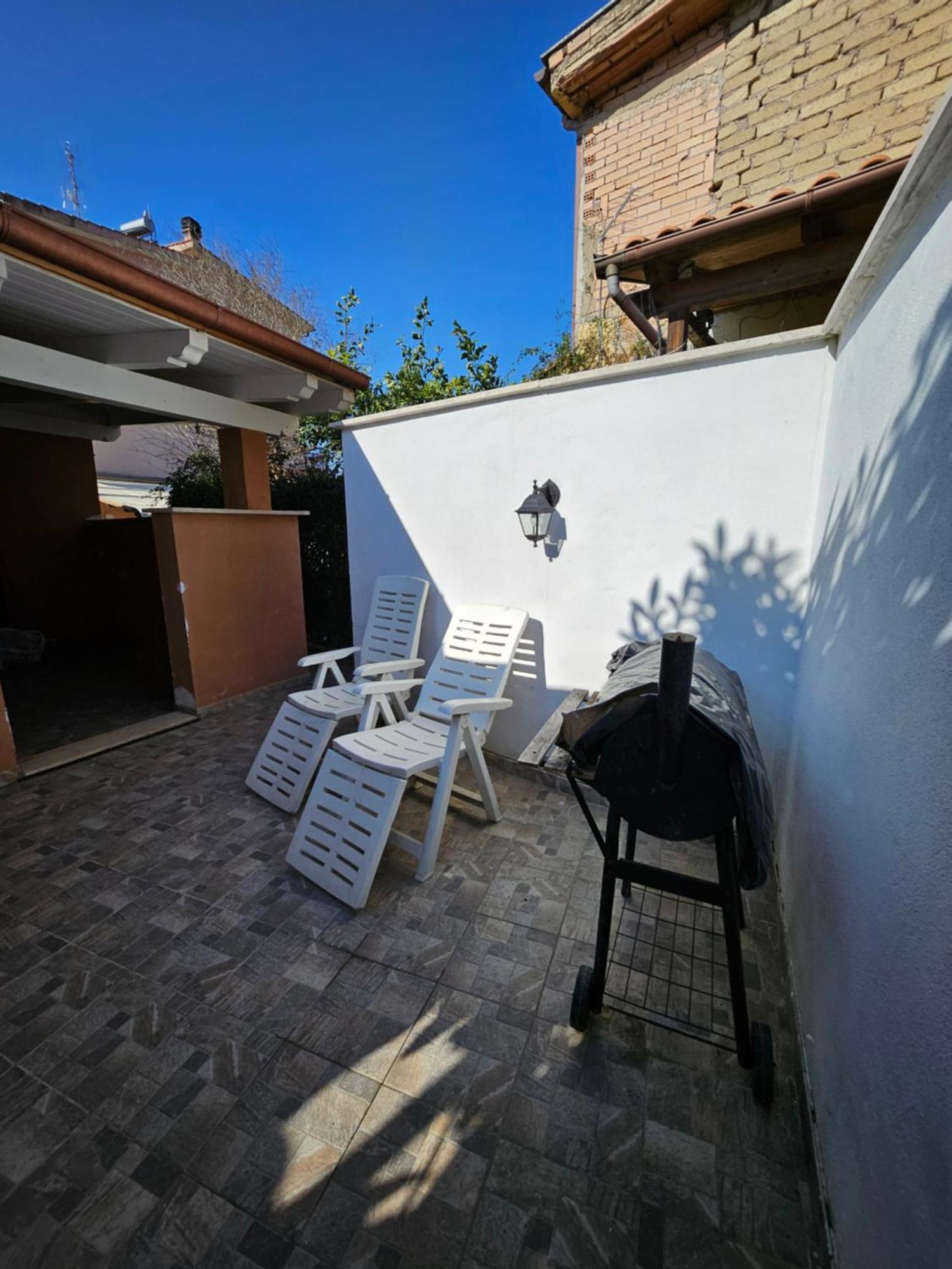 Casa Vacanze Dragona 15 Min Fco 10 Min Ostia Acilia Exterior foto